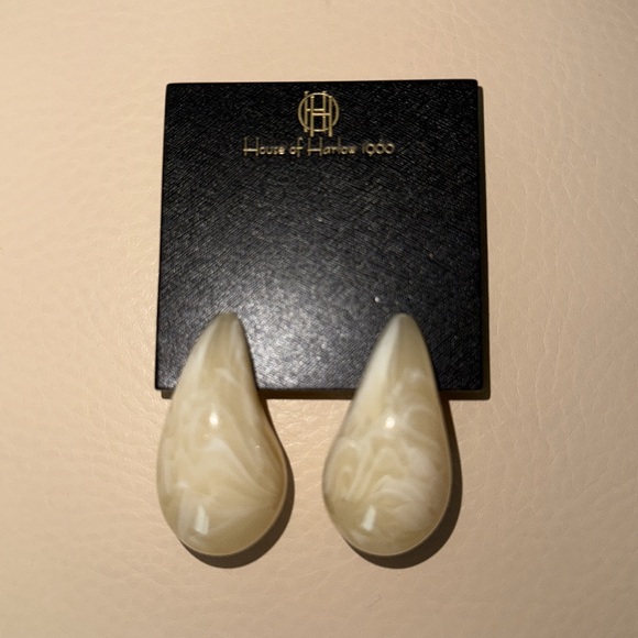House of Harlow 1960 Cream‎ Teardrop Earrings - Picture 12 of 12